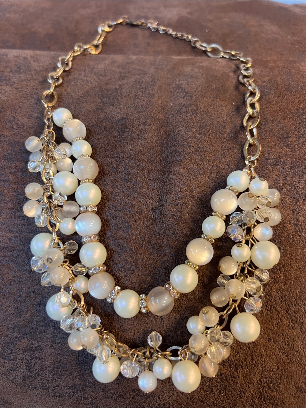 Elegant Pearl Cluster Statement Necklace - Ivory and Gold